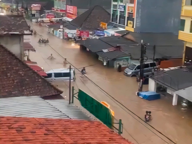 Banjir di Jalan Laksamana R.E Martadinata, Kota karang, Teluk Betung Timur, Kota Bandar Lampung | Foto : Ist