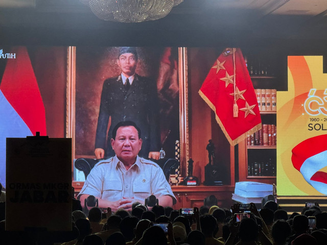 Presiden Prabowo Subianto memberikan ucapan HUT ke-65 Ormas MKGR secara virtual. Acara tersebut digelar di Shangri-La Hotel, Jakarta, Sabtu (18/1/2025). Foto: Luthfi Humam/kumparan