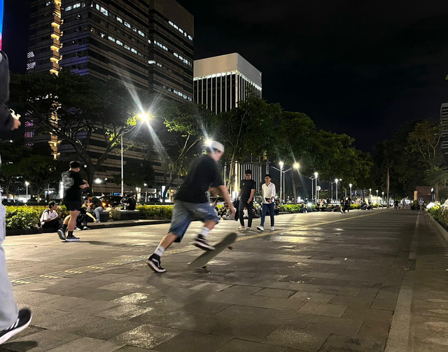 Suasana Trotoar di depan FX Sudirman, Jakarta Pusat, sabtu 18/1). Foto: Rayyan Farhansyah/kumparan