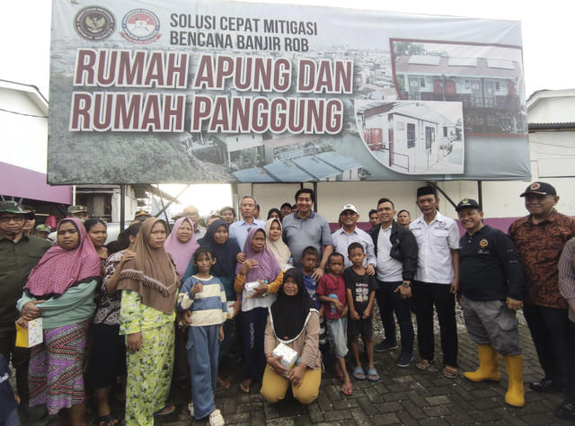 Menteri Perumahan dan Kawasan Permukiman (PKP) Maruarar Sirait di Kampung Nelayan, Penjaringan, Jakarta Utara, Sabtu (18/1/2025). Foto: Dok. Humas PKP