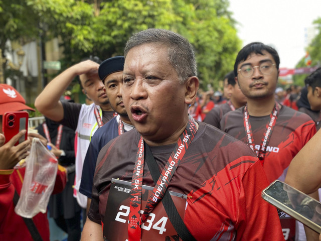 Sekjen PDIP Hasto Kristiyanto usai acara Soekarno Run di Jalan Tunjungan, Surabaya, Minggu (19/1/2025). Foto: Farusma Okta Verdian/kumparan