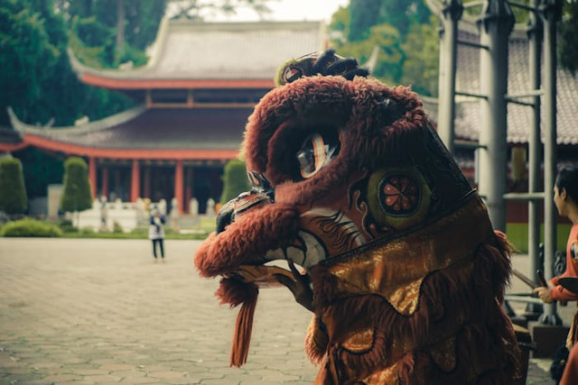 Jadwal pertunjukan barongsai di Bandung 2025. Foto adalah Barongsai. Sumber: Unsplash/Visual Karsa