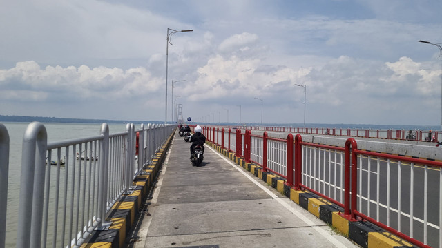 Situasi Jembatan Surabaya-Madura (Suramadu) pada Minggu (19/1/2025). Foto: Farusma Okta Verdian/kumparan