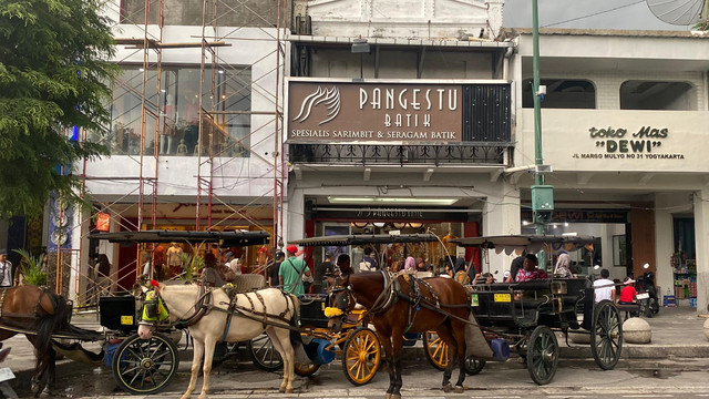 Suasana andong di Malioboro Yogyakarta pada siang hari. Dokumentasi pribadi : Bilqis Shafa.