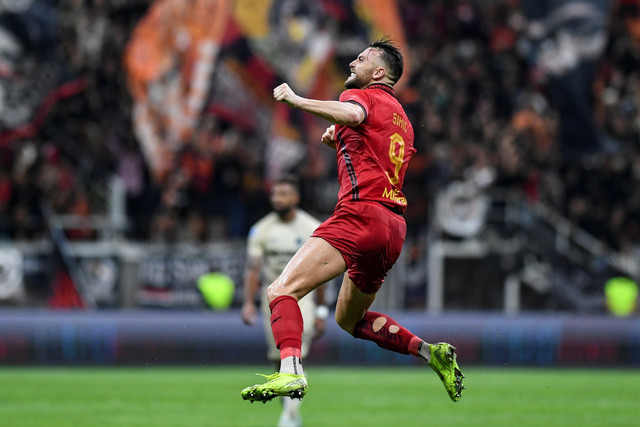 Selebrasi pemain Persija Jakarta Marko Simic usai mencetak gol ke gawang Persita pada pertandingan Liga 1 di Jakarta International Stadium, Jakarta, Minggu (19/1/2025). Foto: Hafidz Mubarak A/ANTARA FOTO