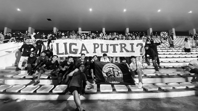 La Grande Indonesia saat menyaksikan langsung pertandingan Timnas Wanita Indonesia vs Singapura di Stadion Madya, Senayan, Jakarta, 28 Mei. Foto: La Grande Indonesia