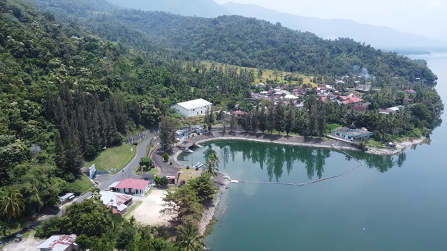 PLTS Terapung Singkarak di Danau Singkarak di Sumatra Barat. Foto: PLN Indonesia Power