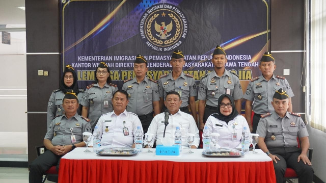 Kanwil Ditjenpas Jateng Teken Pencanangan Pakta Integritas & Perjanjian Kinerja