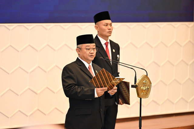 Mendikdasmen Abdul Mu'ti melantik sejumlah pejabat Eselon II di Gedung A Kemendibudristek, Jakarta Pusat, Senin (20/1/2025). Foto: Kemendikdasmen