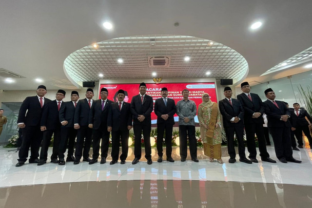 Menteri Perumahan dan Kawasan Permukiman (PKP) Maruarar Sirait melantik delapan orang sebagai Eselon I di Kantor Kementerian Pekerjaan Umum, Jakarta, Senin (20/1/2025). Foto: Ghifari/kumparan 