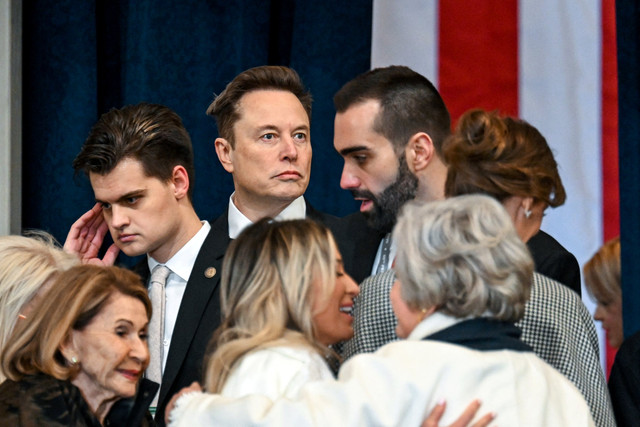 CEO Tesla dan SpaceX Elon Musk menghadiri pelantikan Presiden dan Wakil Presiden Amerika Serikat di Rotunda Gedung Capitol, Washington, DC, Amerika Serikat, Senin (20/1/2025). Foto: Kenny Holston/Pool via REUTERS