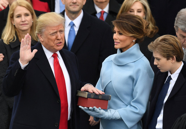 Presiden terpilih AS Donald Trump dilantik sebagai Presiden Amerika Serikat di Gedung Capitol, Washington, DC, Amerika Serikat, pada 20 Januari 2017. Foto: Mark RALSTON / AFP