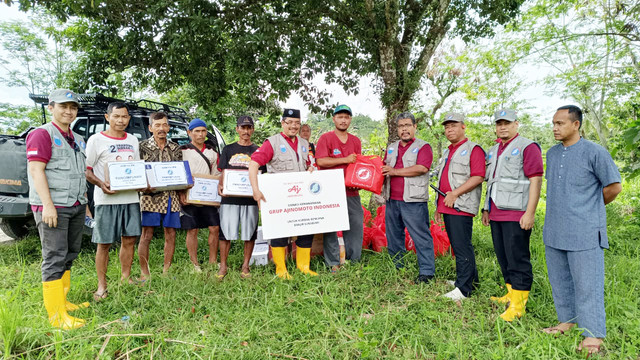 ARM HA-IPB Serahkan 6 Unit Huntara dan Paket Bantuan Tahap 3 Kepada Warga Penyintas di Sukabumi