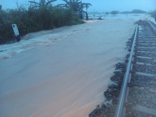 Banjir di KM 32+5/7 antara Stasiun Gubug - Stasiun Karangjati, Kabupaten Grobogan, Jawa Tengah. Foto: Dok. Istimewa