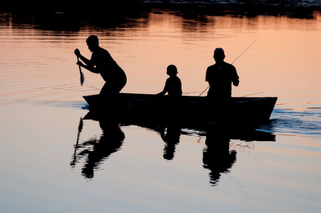 Tempat Mancing dan Makan di Malang (Foto hanya ilustrasi, bukan tempat sebenarnya) Sumber: unsplash/ Jed Owen