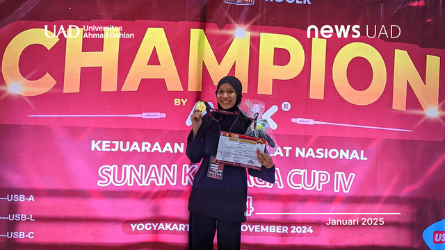 Tira Oktavianda, mahasiswa Pendidikan Agama Islam (PAI) Universitas Ahmad Dahlan (UAD) dalam Kompetisi Pencak Silat Nasional Sunan Kalijaga Cup VI 2024 (Dok. Ara)