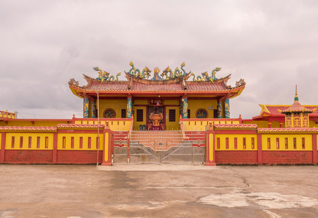 Klenteng terbesar di Asia Tenggara. Foto klenteng, tempat ibadah umat Konghucu. Sumber: Unsplash/Yassin Nur Fadhilah