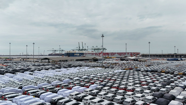 Caption: IPCC berhasil menangani cargo CBU sebanyak 856.870 unit atau meningkat 7,49 persen secara yoy. Dok: PT Indonesia Kendaraan Terminal Tbk