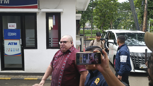 Razman Arif Nasution datangi Komnas HAM, Menteng, Jakarta Pusat, Selasa (21/1/2025). Foto: Giovanni/kumparan