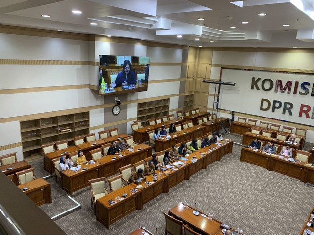 Suasana rapat Komisi III DPR bersama perwakilan warga terkait kasus anak Tasikmalaya di Ruang Rapat Komisi III DPR, Senayan, Jakarta, Selasa (21/1/2025). Foto: Luthfi Humam/kumparan