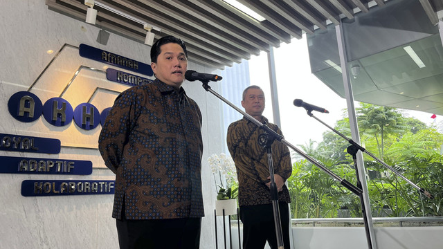 Menteri BUMN Erick Thohir dan Menteri Perhubungan Dudy Purwagandhi usai rapat persiapan angkutan mudik Lebaran 2025, Selasa (21/1/2025). Foto: Fariza Rizky Ananda/kumparan