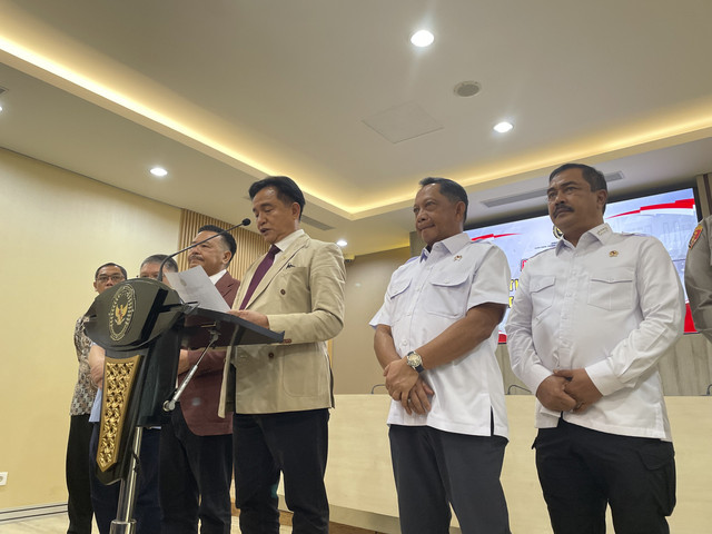 Konferensi pers rapat koordinasi tingkat menteri terkait pinjaman online ilegal, yang digelar di Kementerian Kumham Imipas, Jakarta, Selasa (21/1/2025). Foto: Fadhil Pramudya/kumparan