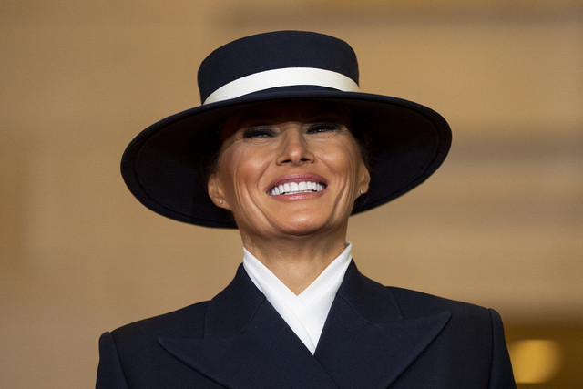 Penampilan First Lady Melania Trump saat pelantikan suaminya, Donald Trump, sebagai Presiden Amerika Serikat ke-47. Aset: AFP/POOL/Greg Nash