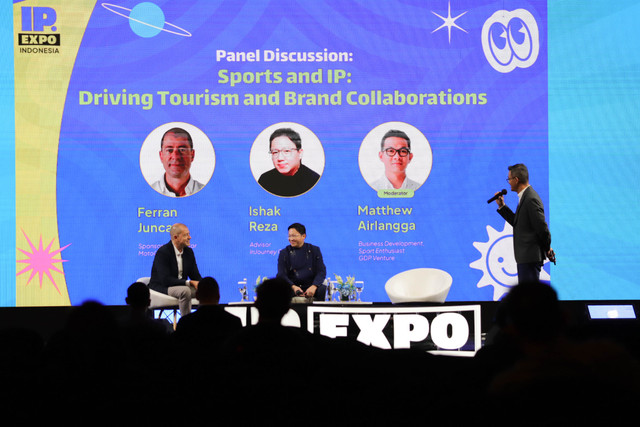 Global Sponsorship Senior Director Dorna Sports Ferran Juncar dan Advisor InJourney Ishak Reza memberikan pemaparan saat IP.Expo Indonesia di Jakarta, Selasa (21/1/2025). Foto: Jamal Ramadhan/kumparan