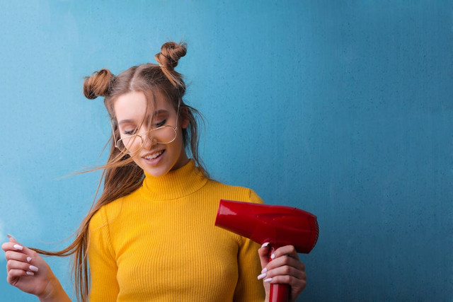 Ilustrasi Tips Memilih Hair Dryer,Foto:Pexels/Andrea Piacquadio