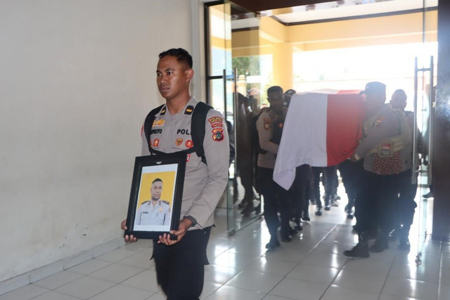 Brigadir Polisi Ronald Enok, anggota Polres Puncak Jaya yang gugur di Distrik Pagaleme, Kabupaten Puncak Jaya. Foto: Dok. Istimewa