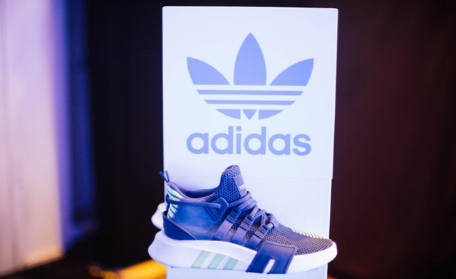 Ilustrasi Rekomendasi Sepatu Adidas Pria  Sumber Unsplash/Chuttersnap