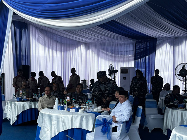 KSAL Muhammad Ali, Siti Hediati Harijadi (titiek), bersama Menteri ATR/BPN terlihat di Pos TNI Tanjung Pasir, Tangerang, Rabu (22/1/2025). Foto: Rayyan Farhansyah/kumparan