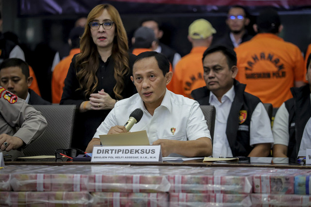 Konferensi pers terkait kasus penipuan investasi bodong robot trading NET89 di Bareskrim Polri, Jakarta Selatan, Rabu (22/1/2025). Foto: Jamal Ramadhan/kumparan