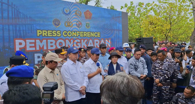 Konferensi Pers pembongkaran pagar laut di Tangerang, Banten, Rabu (22/1/2025). Foto: Rayyan Farhansyah/kumparan