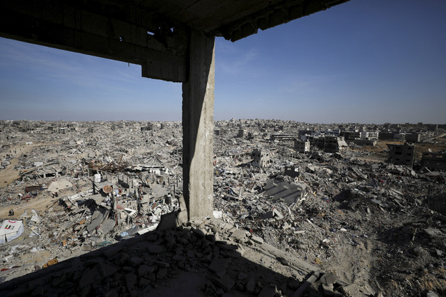 Suasana bangunan yang hancur akibat gencatan senjata Hamas-Israel di Jabalia, Jalur Gaza, Selasa (21/1/2025). Foto: Dawoud Abu Alkas/REUTERS