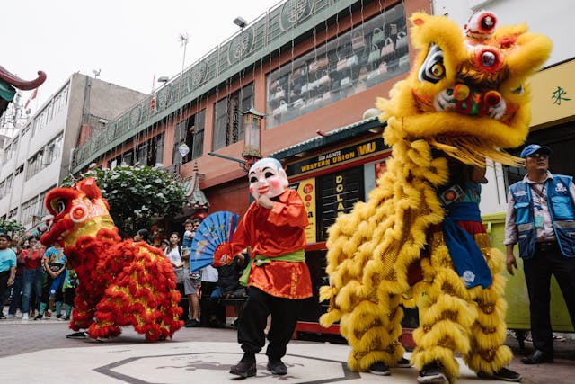 Ilustrasi Makna Warna Barongsai. Sumber: Pexels/JVALTEN