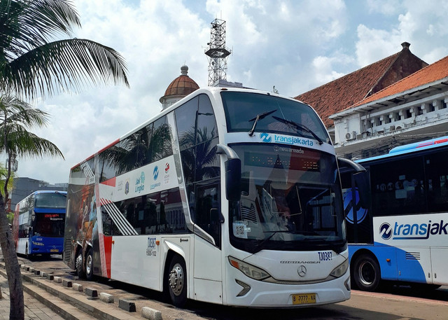 Fasilitas Open Top Tour of Jakarta. Foto City Tour Bus. Sumber: Unsplash/Fitri Ariningrum.