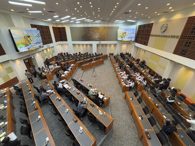 Rapat dengar pendapat (RDP) panja judi online komisi I DPR RI bersama Ditjen Pengawasan Ruang Digital Kemkomdigi dan BSSN pada Rabu (22/1/2025). Foto: Abid Raihan/kumparan