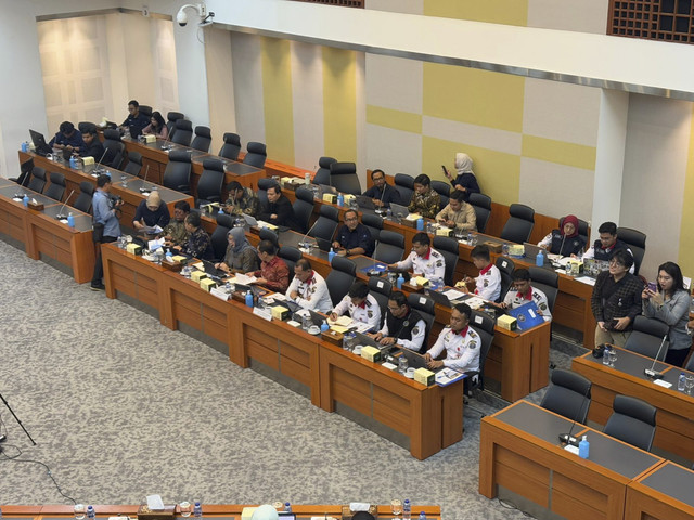 Rapat dengar pendapat (RDP) panja judi online komisi I DPR RI bersama Ditjen Pengawasan Ruang Digital Kemkomdigi dan BSSN pada Rabu (22/1/2025). Foto: Abid Raihan/kumparan