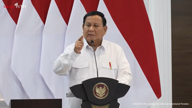 Presiden Prabowo Subianto memberikan arahan pada Sidang Kabinet Paripurna di Kantor Presiden, Jakarta, Rabu (22/1/2025). Foto: Youtube/Sekretariat Presiden