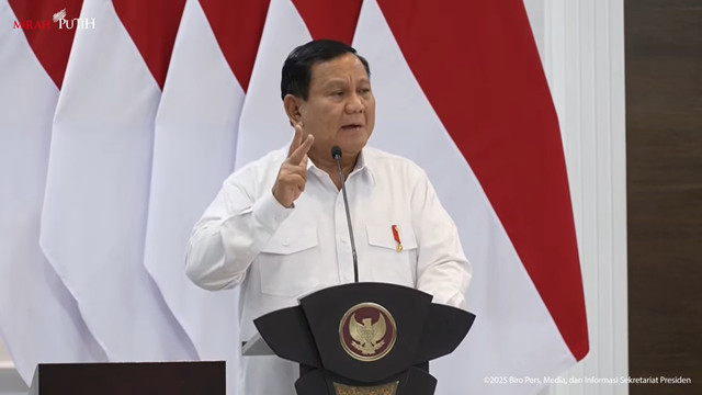 Presiden Prabowo Subianto memberikan arahan pada Sidang Kabinet Paripurna di Kantor Presiden, Jakarta, Rabu (22/1/2025). Foto: Youtube/Sekretariat Presiden