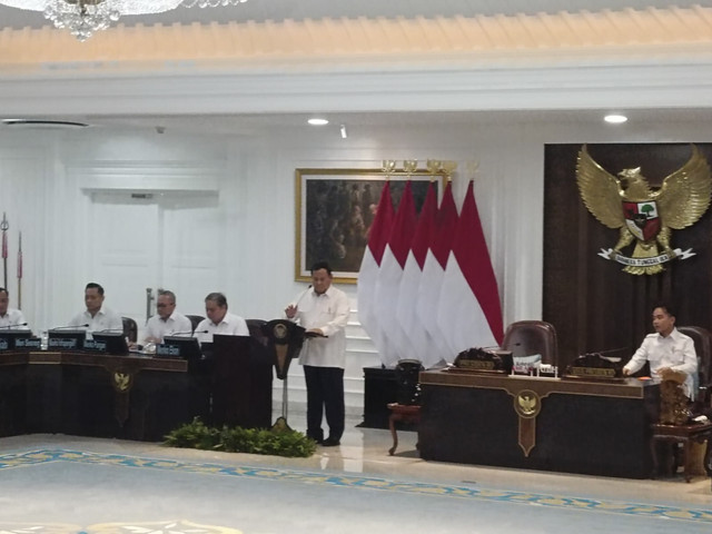 Presiden Republik Indonesia Prabowo Subianto menggelar sidang kabinet paripurna di Kantor Presiden, Kompleks Istana Kepresidenan, Jakarta Pusat, Rabu (22/1/2025). Foto: Zamachsyari/kumparan