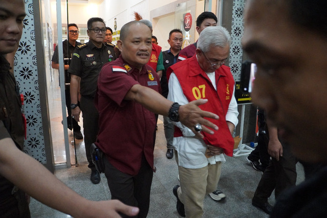 Harobin Mustofa, mantan Sekretaris Daerah (Sekda) Kota Palembang, sebagai tersangka kasus korupsi jual aset Pemda. Foto : Dok Kejati Sumsel