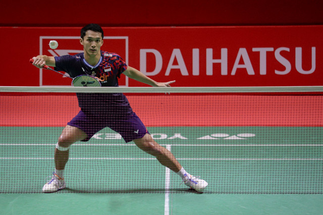 Tunggal putra Indonesia Jonatan Christie saat melawan wakil Taiwan Su Li-yang pada pertandingan Daihatsu Indonesia Masters 2025 di Istora Senayan, Jakarta, Rabu (22/1/2025). Foto: Jamal Ramadhan/kumparan