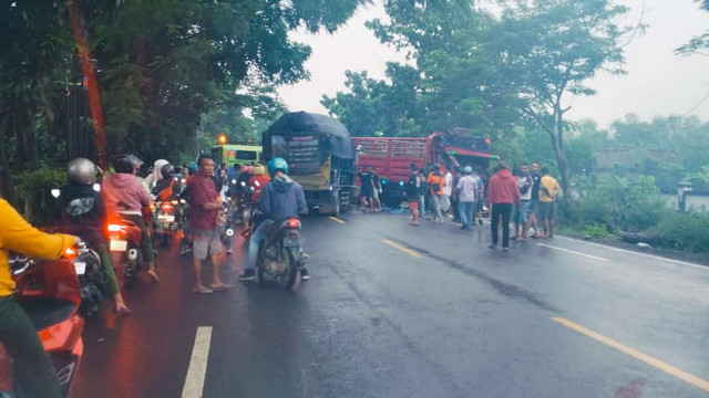 Kecelakaan lalu lintas di Jalan Raya Bojonegoro-Babat turut Desa Ngemplak, Kecamatan Baureno, Kabupaten Bojonegoro. Kamis (23/01/2025) (Aset: Istimewa)