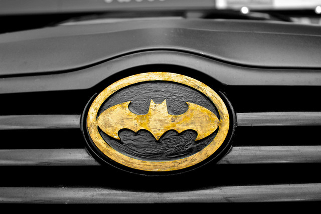 Logo batman simbol dari takut : https://www.pexels.com/id-id/foto/batman-buku-komik-mobil-pahlawan-6633/