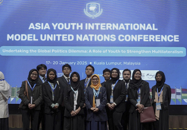 14 siswa SMA Izada Tangerang Selatan berpartisipasi pada Asia Youth International Model United Nation (AYIMUN) yang berlangsung 17-20 Januari 2025 di Kuala Lumpur, Malaysia. Foto: Dok. Istimewa