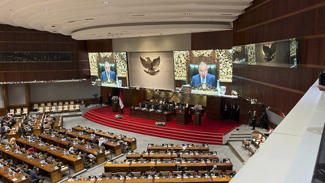 Wakil Ketua DPR RI Sufmi Dasco Ahmad membuka rapat paripurna ke 11 DPR RI, Kamis (23/1/2025). Foto: Haya Syahira/kumparan