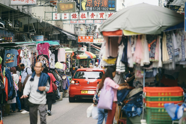 Ilustrasi Hukum Menimbun Barang untuk Dijual dengan Harga yang Lebih Tinggi, Sumber Unsplash Joseph Chan