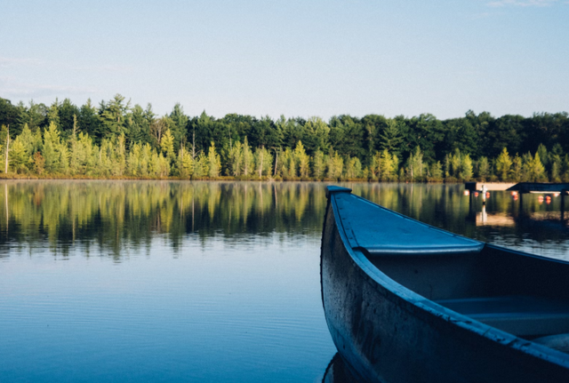 7 mata air situ cisanti. Foto Hanya Ilustrasi Bukan Tempat Sebenarnya. Sumber Foto: Unsplash/Aaroon Burden